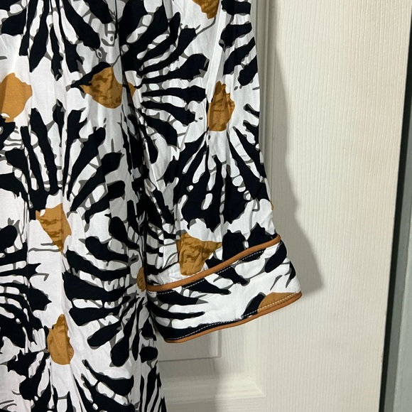 Black & Ivory Abstract Floral Split V Neck Midi Dress - Picture 5 of 8